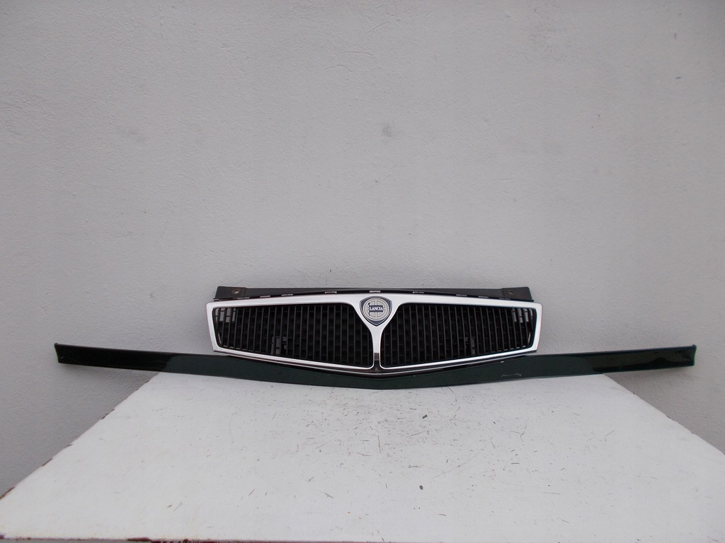 фото №1, Решітка радіатора решітка радіатора значок lancia delta