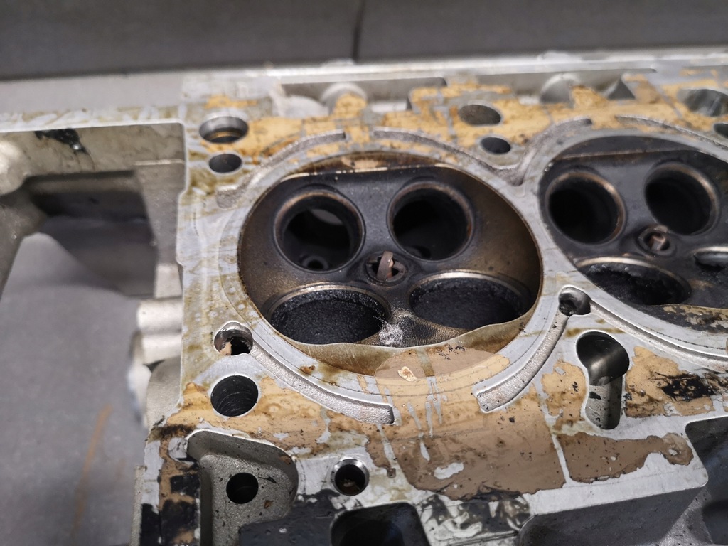 фото №6, Головка правая 4.2 fsi s5 rs5 rs4 079103374bn без оснащения