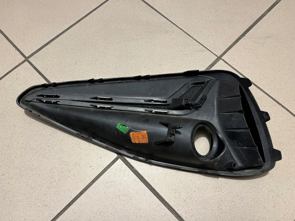 Решітка бампера права hyundai i30 3 3 рестайлінг  20- Ціна