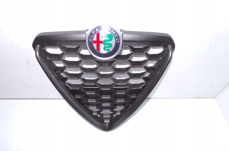 фото №3, Решётка радиатора бампера alfa romeo giulietta 16-