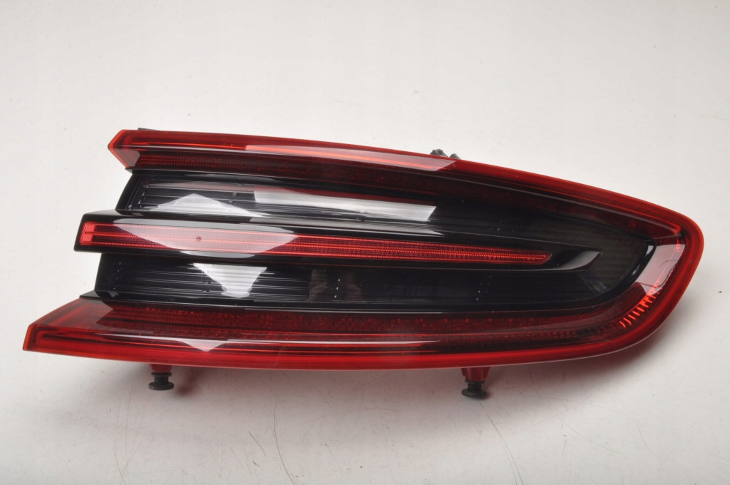 фото №1, Porsche macan лампа правая задняя правый задняя 95b945096m anglik