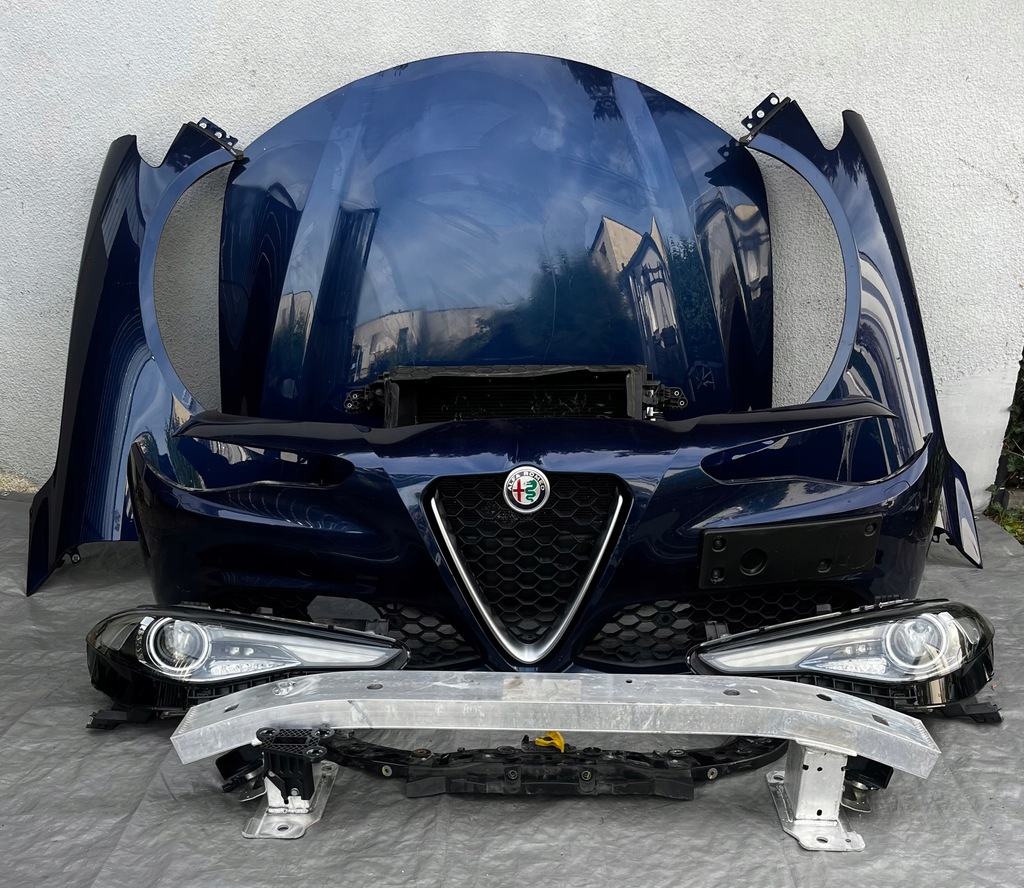 фото №1, Alfa romeo giulia бампер капот лампи led перед kompletny pas