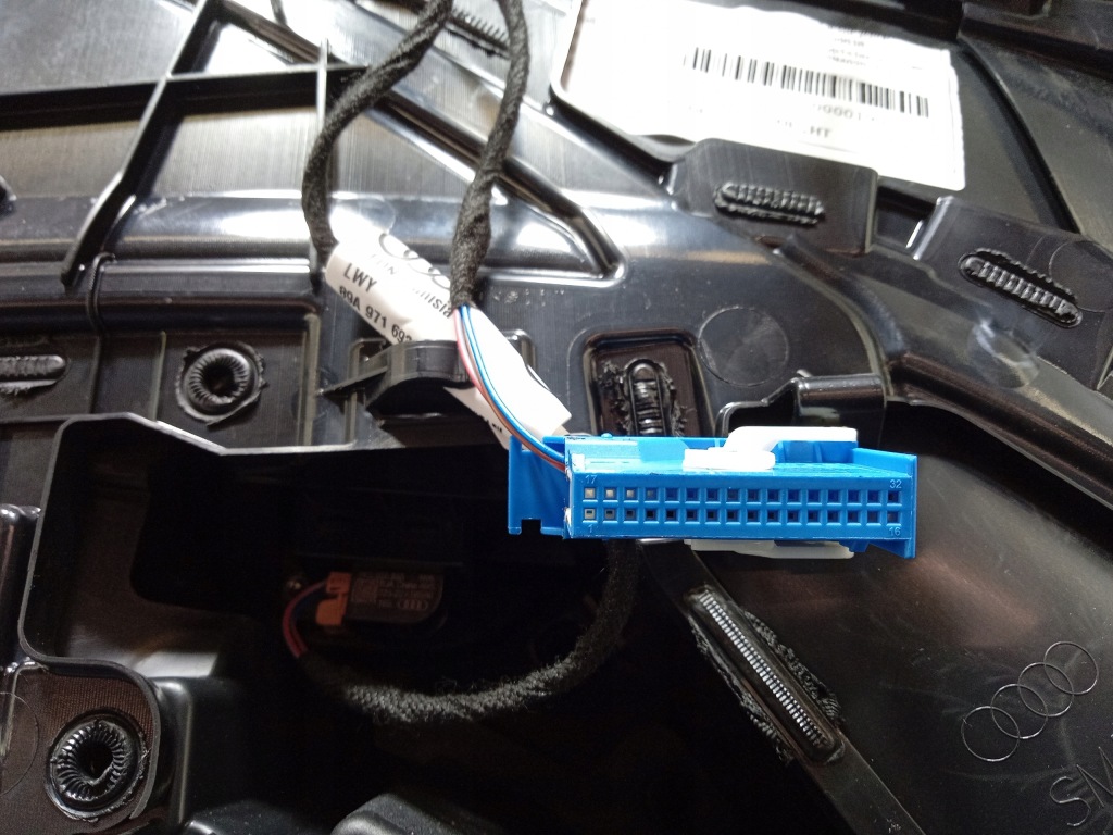 фото №5, Audi q4 e-tron sportback обшивка оббивка двері задня права 89a867308a