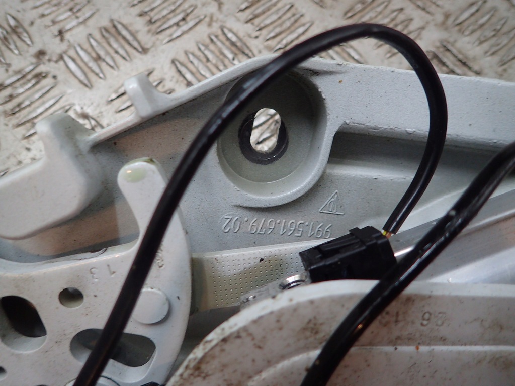 фото №6, Porsche 991 911 петля кришки задній 99156168002