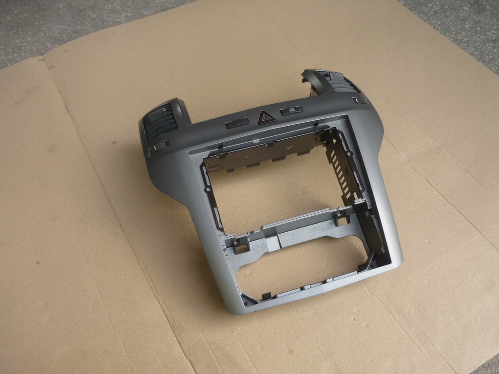 фото №1, Рамка середня консолі радіо opel zafira b 13162556 ładna europa