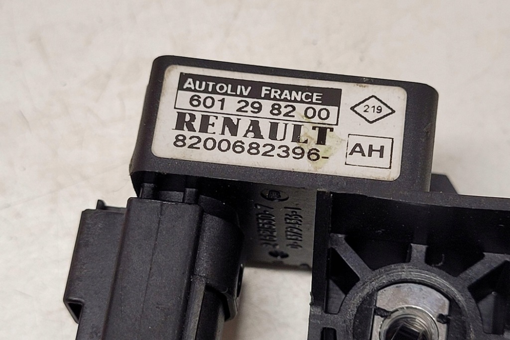 фото №1, Правый боковой датчик удара renault grand scénic ii jm0/1_ 8200682396