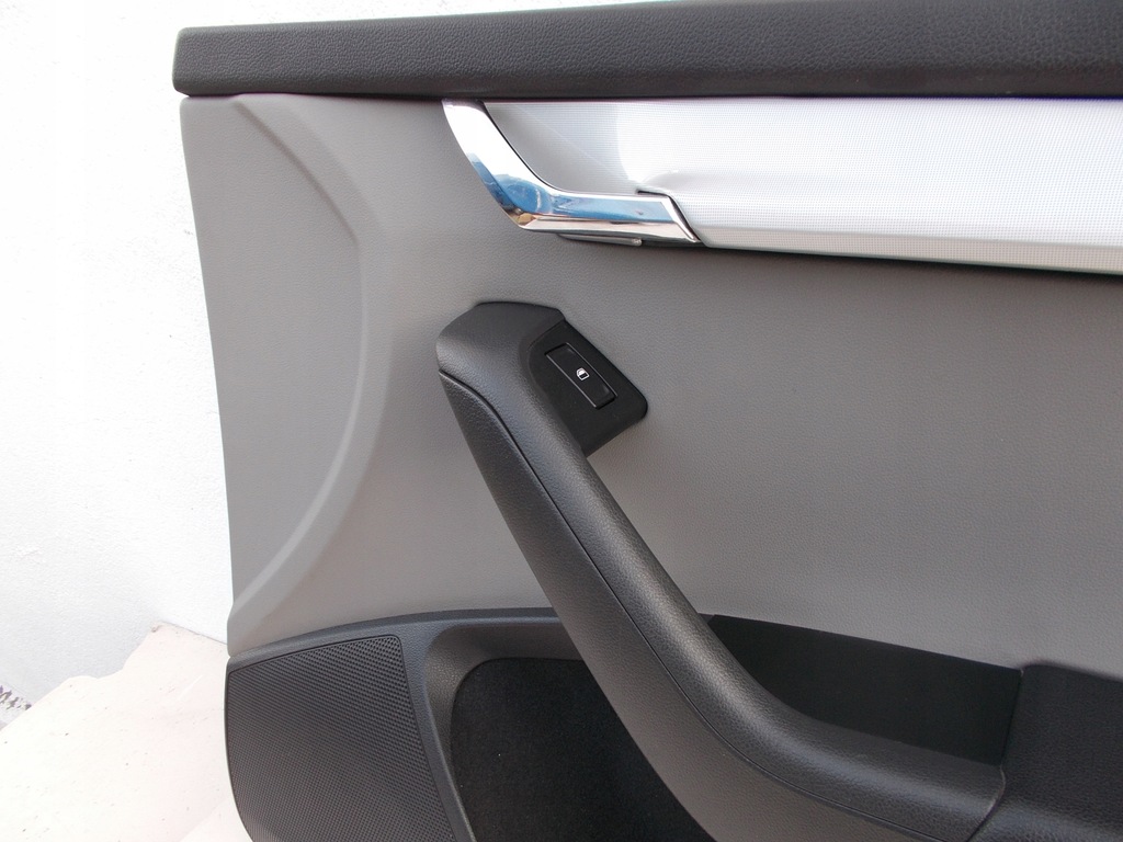 фото №5, Оббивка двері права перед skoda octavia iii