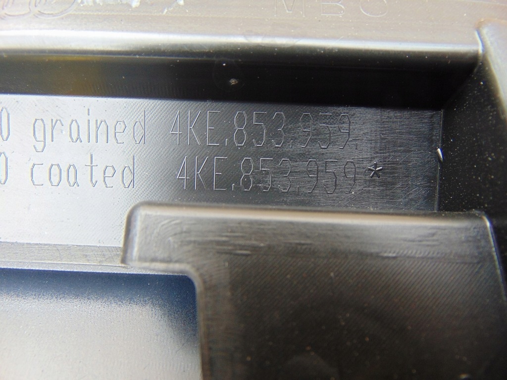 фото №15, Молдинг боковая дверь левый перед audi e-tron