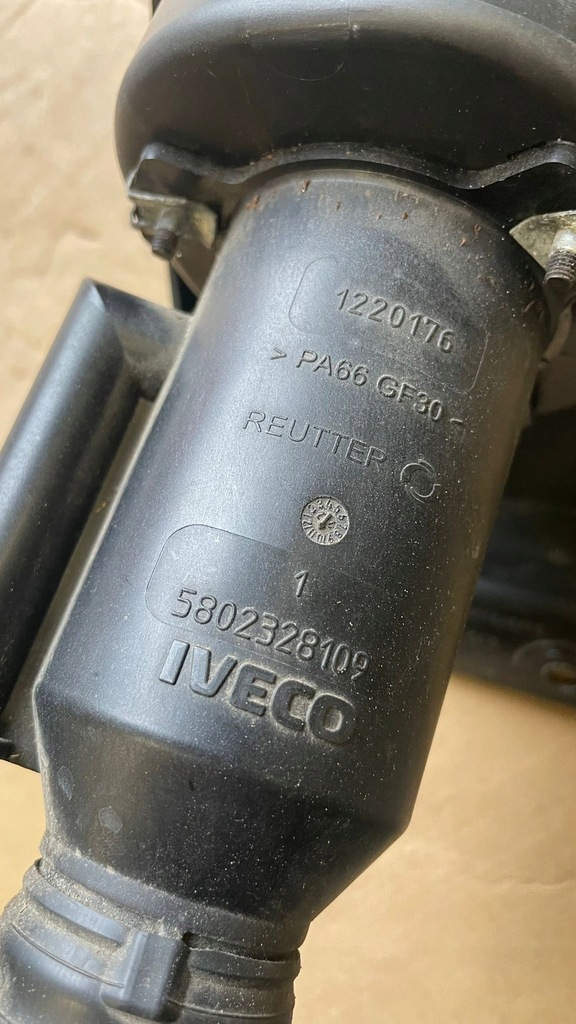 фото №6, Заливная горловина adblue крышка багажника труба iveco daily 6 vi