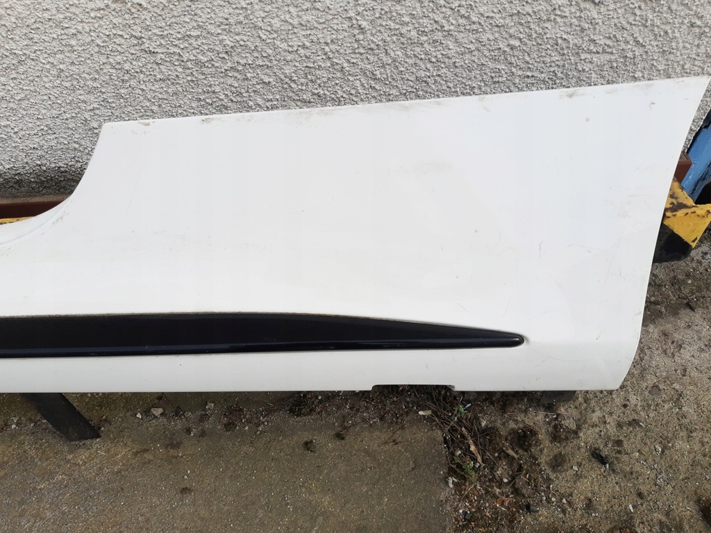 фото №8, Mercedes c w205 63 cabrio 6.3 amg ліва накладка поріг поріг