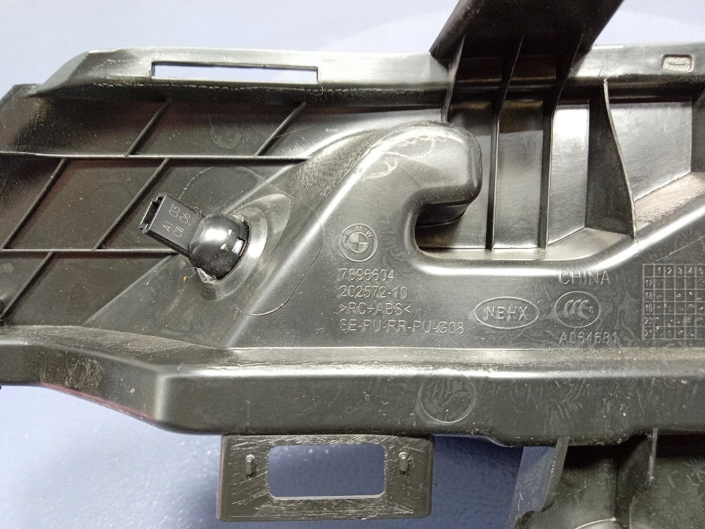 Bmw ix3 g08 g01 молдинг захист багажника права 7476780 в Україні