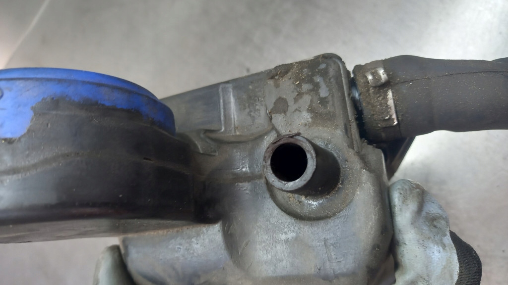 фото №6, Вентиляция картера масляная 31319991 volvo s60 v70 ii 2.4b