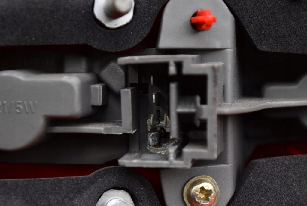 фото №8, Лампа правая задняя задняя 46556347 alfa romeo 147 5d 00-04