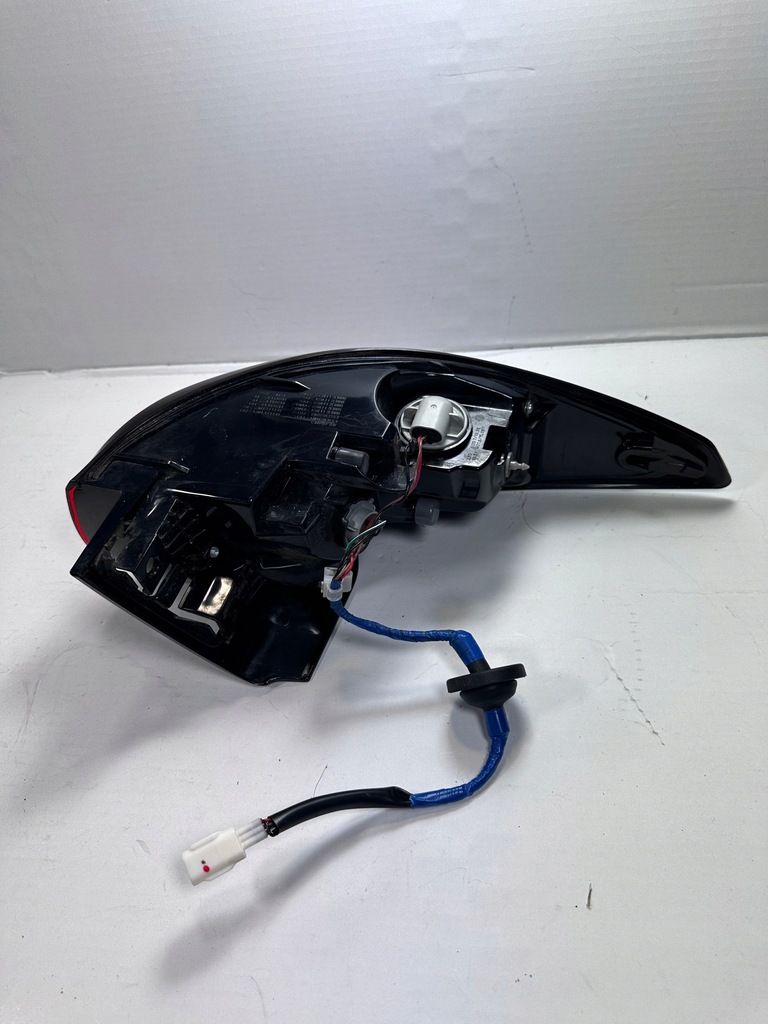 фото №2, Cx-5 ii лампа права задня задня led kb8a51150