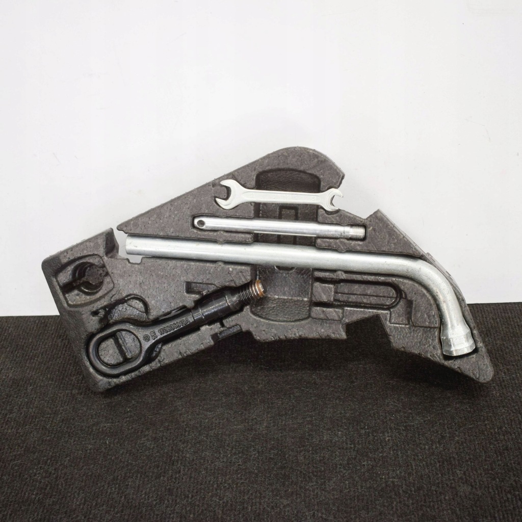 фото №1, Audi q7 4l 2013 інше елементи оздоблення багажника