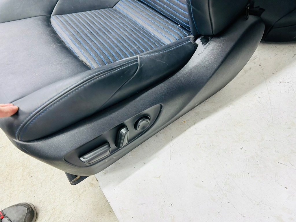 фото №10, Rav4 v гібрид сидіння заднє сидіння обшивки шкіра комплект selection niebieska nić