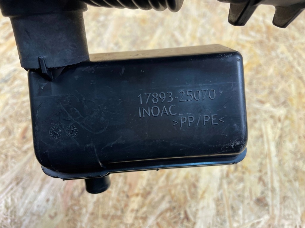 фото №13, Впуск воздухозаборник труба шланг воздуха toyota rav4 v 17881-25050 2018-