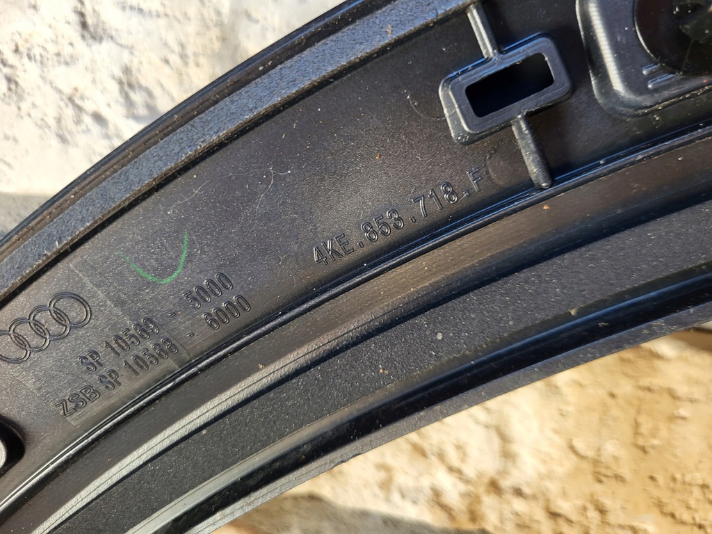 фото №11, Молдинг крыла правый перед audi e-tron 4ke853718f