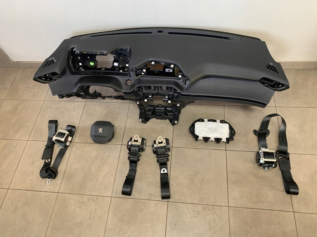 фото №1, Peugeot 208 ii gt приборная панель консоль подушки безопасности ремни