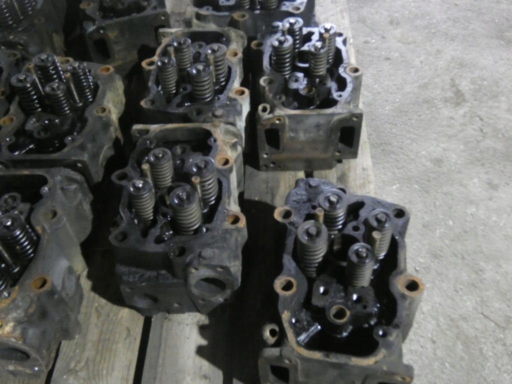 Купити Головка двигуна scania r 420 euro 4 hpi 1804716