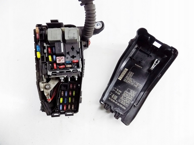фото №1, Volvo s80 ii 06-16 2.4 d5 коробка предохранителей