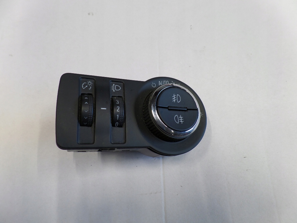 фото №1, Opel insignia a переключатель света 13268694