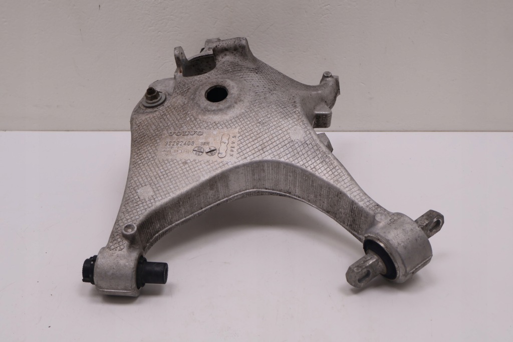 Volvo v60 ii 2.0 t6 plug in hybrid рычаг правый задняя 32292408 в Украине