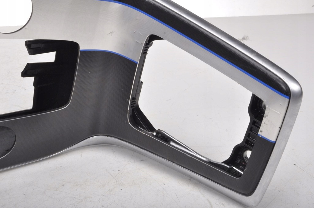 фото №3, Volvo v40 ii рамка радио панель обдув 08632794