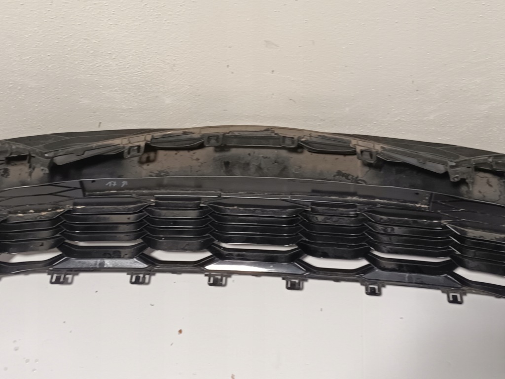 Решётка w бампер toyota yaris 3 2017 - средняя перед с Разборки