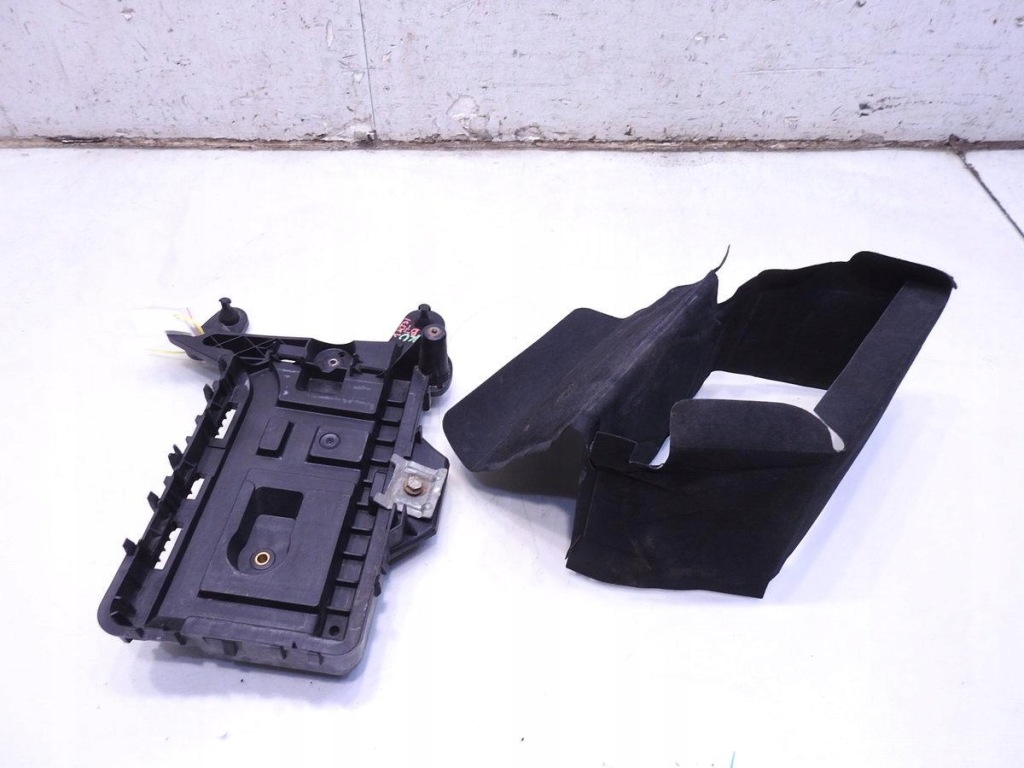 Корпус основа акумулятор vw passat b7 1.4 tsi 1k0915333 Зі Шроту