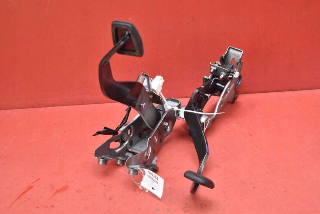 фото №1, Педаль педали сцепление тормоз toyota auris 2 ii 15-18