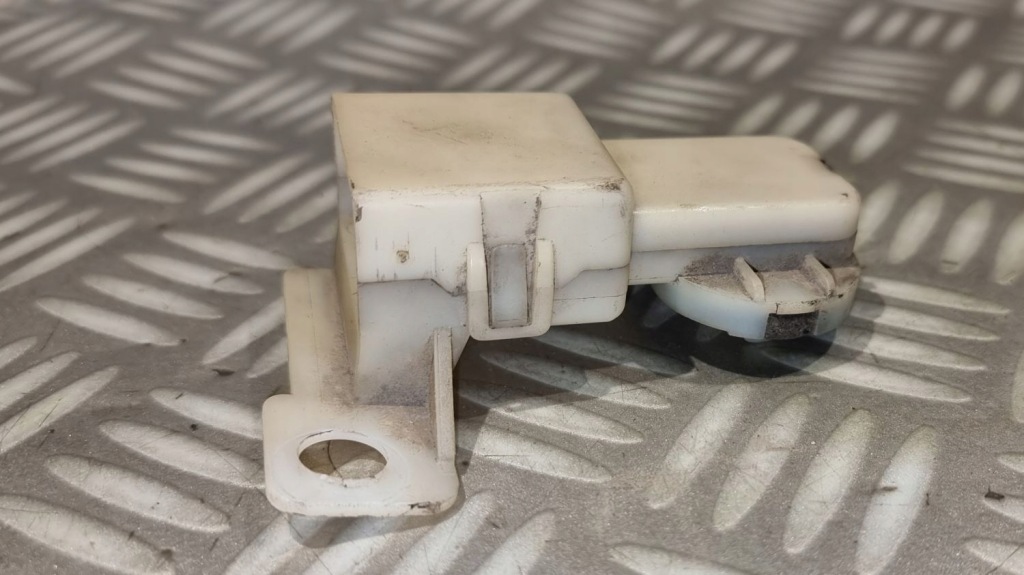 Bmw e60 e61 e63 накладка трубка полюс plus акумулятор 6927750 6927752 Ціна