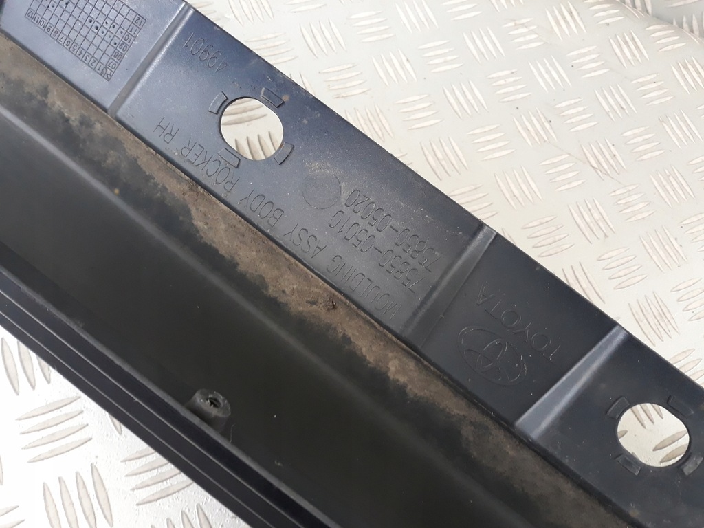 фото №8, Поріг молдинг поріг права toyota avensis t27 08-15