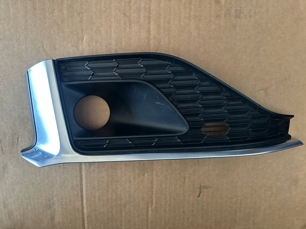 фото №1, ! права решітка audi a5 8w sportback 8w6807682s !