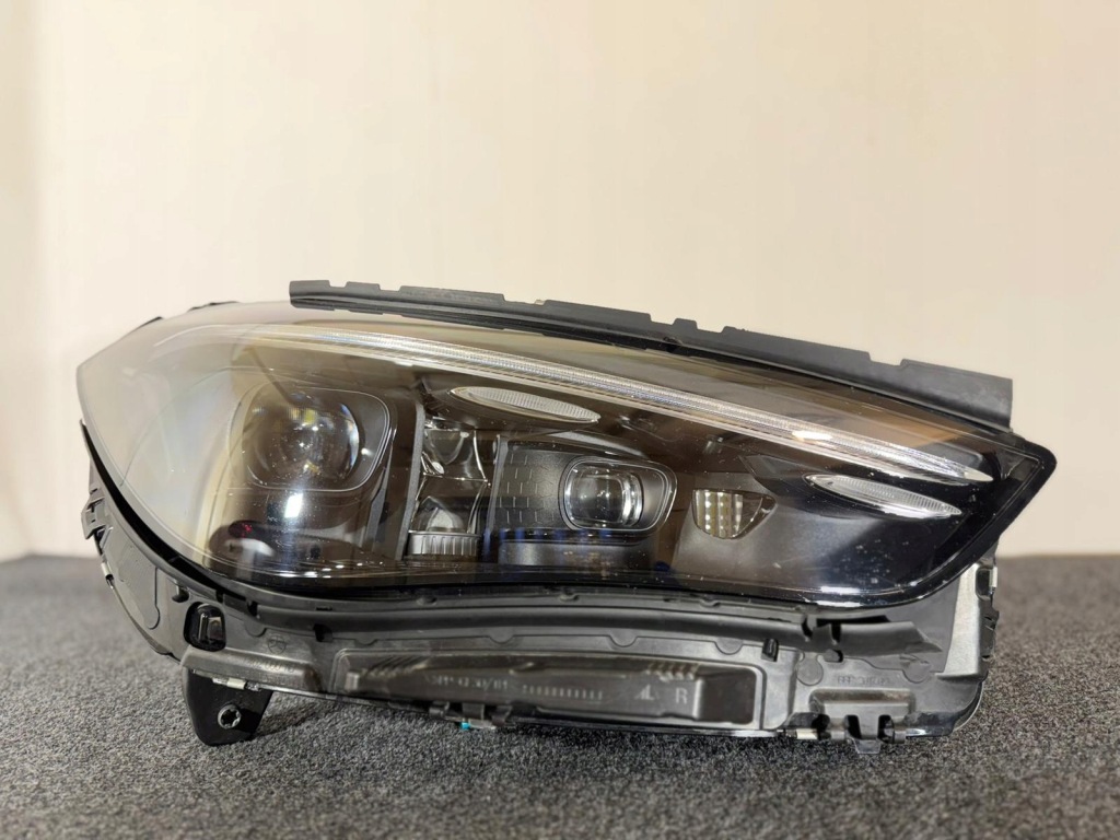 Купити Mercedes cle w236 a236 лампа перед full led digital light a2369063401 l143