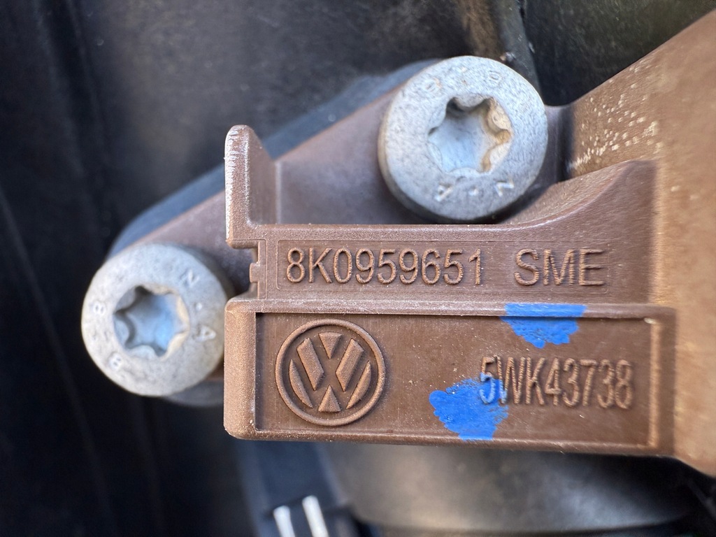 фото №7, Audi a5 8t направляющая кронштейн лампы правая 8t0805608 + датчик ударный