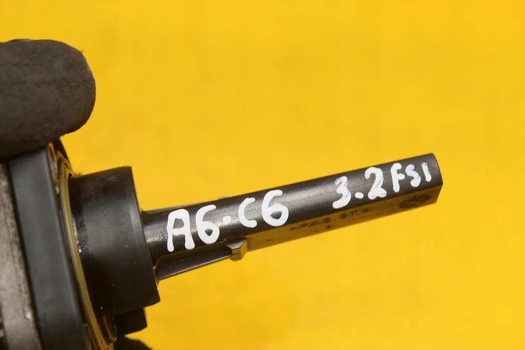 фото №7, Датчик рівня оливи a6 c6 3.2 fsi 06e907660