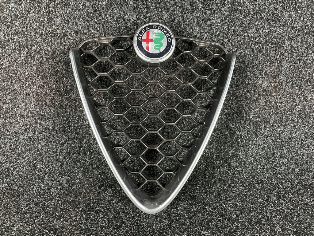 фото №1, Alfa romeo giulia решітка радіатора решітка радіатора радіатора 156152061