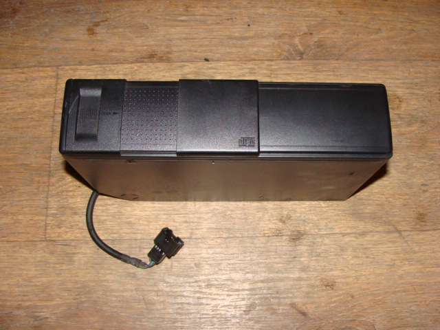 фото №1, Чейнджер дисков cd повреждённая land rover discovery 2 ii