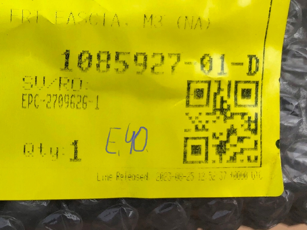 Решітка dół бампера передній 1085927-01-d 1085927-00-d tesla model 3 lift в Україні