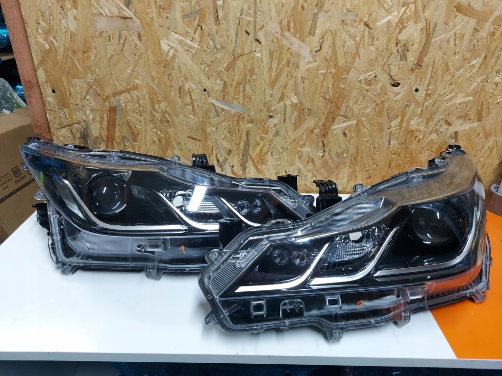 фото №1, Лампа ліва права лівий правий l r перед передня toyota corolla e21 21 звичайна