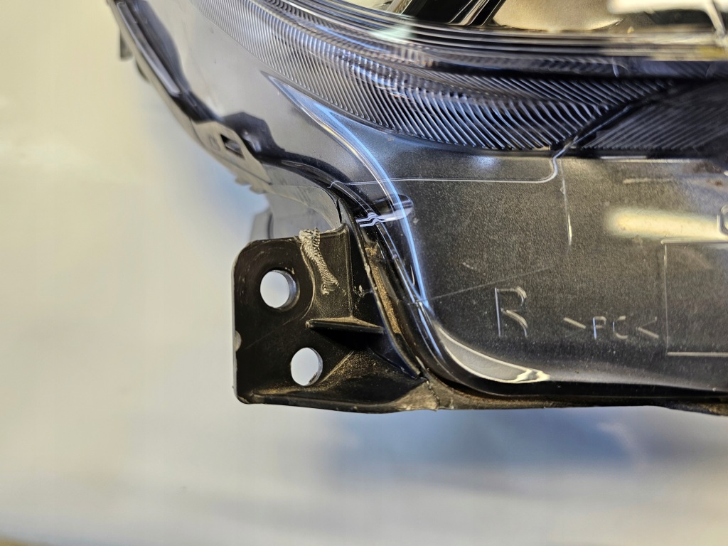 Фара volvo xc40 2017-2020 правый перед mid led европа правый  передняя в Украине