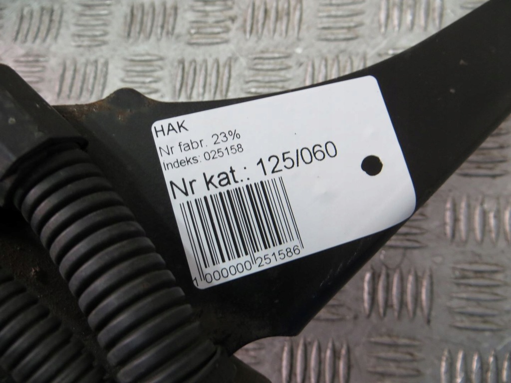 фото №12, Audi q3 8u hak буксировочный 8u0803880b 11-