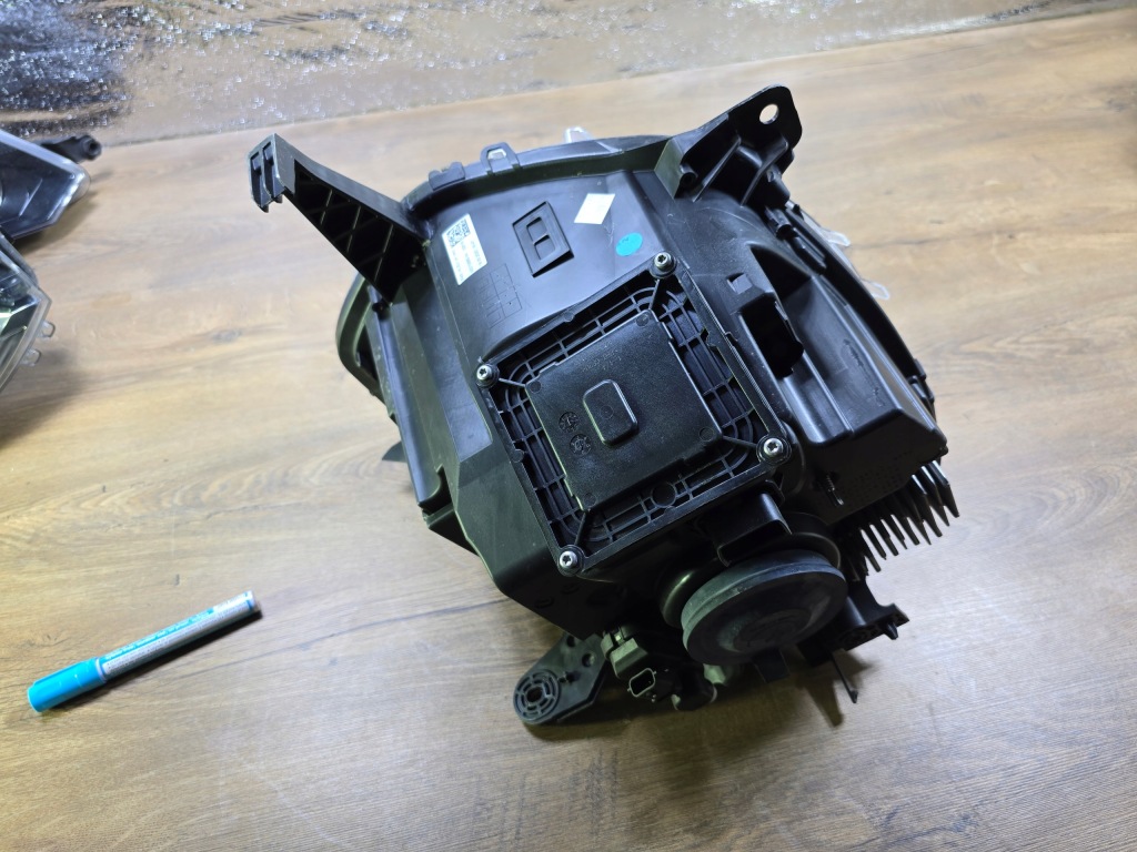 Купить Renault twingo 3 3 рестайлинг  фара перед передняя левая led 260602593r