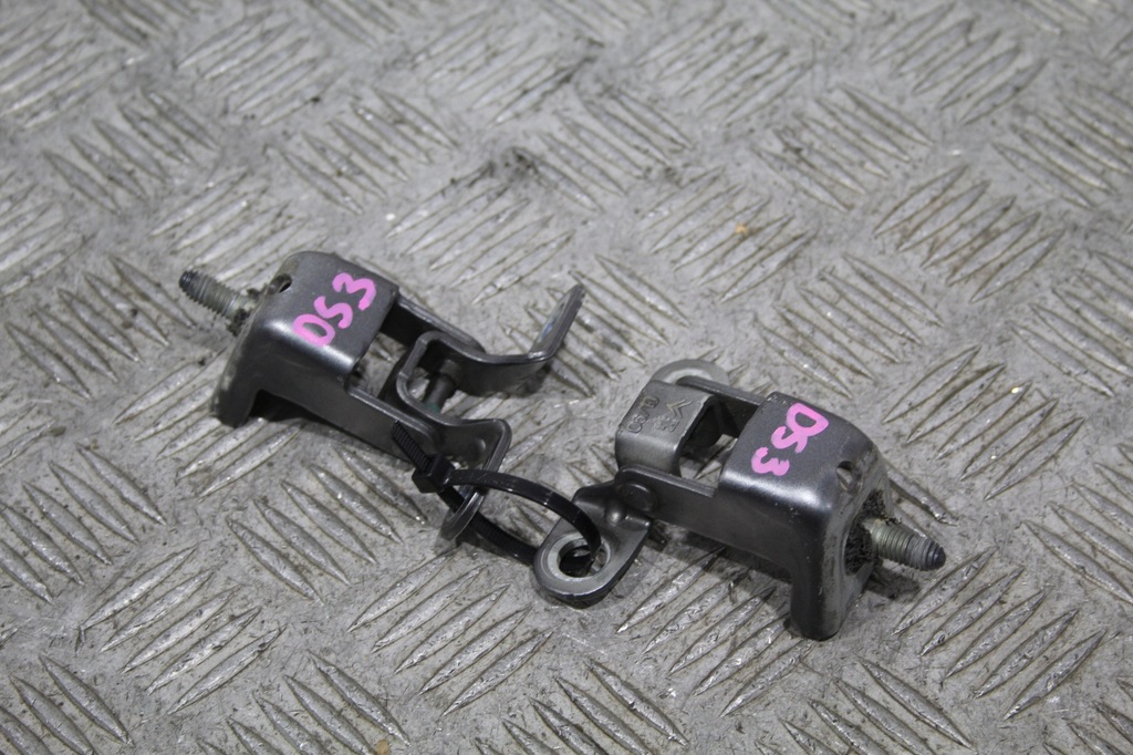 фото №1, Петлі кришки citroen ds3