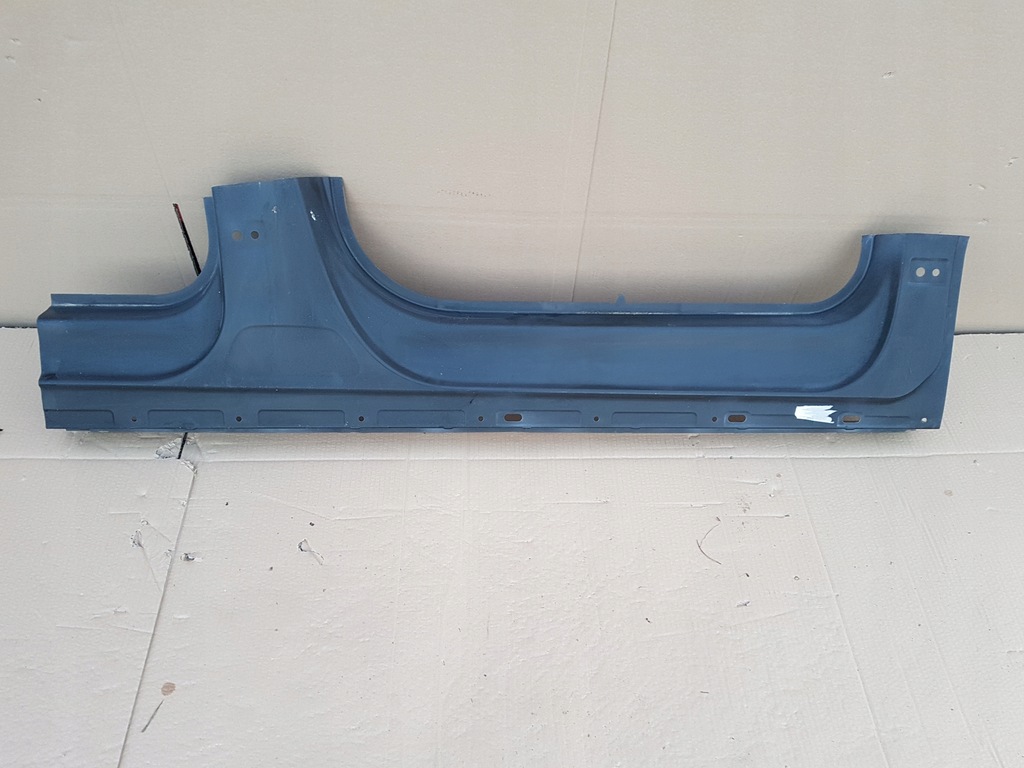 фото №1, Порог обшивка правый skoda enyaq 20- новый!!