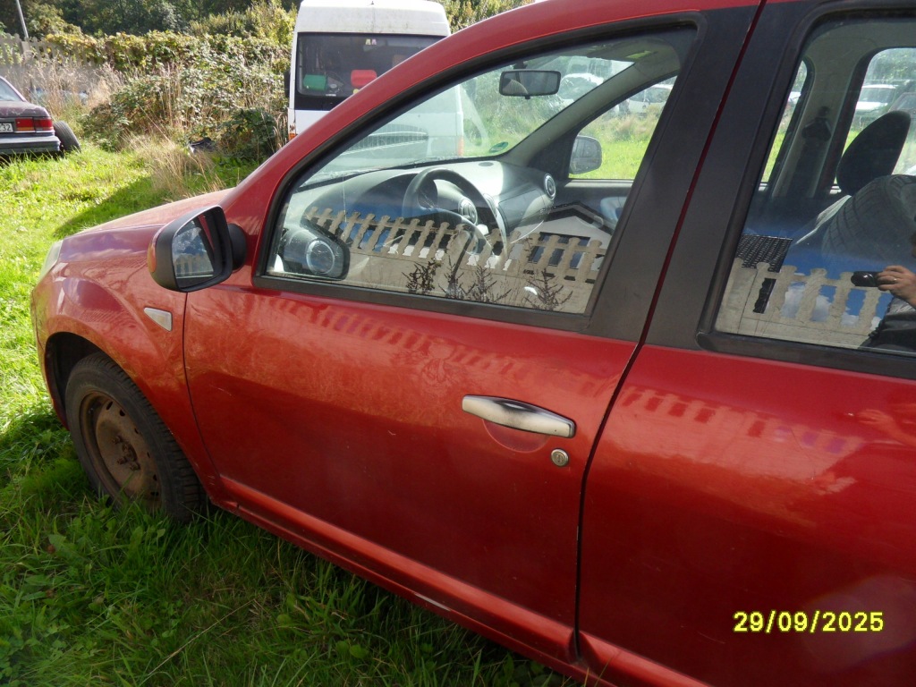 Купить Дверь перед передние левая dacia sandero 1 teb76 коплектная