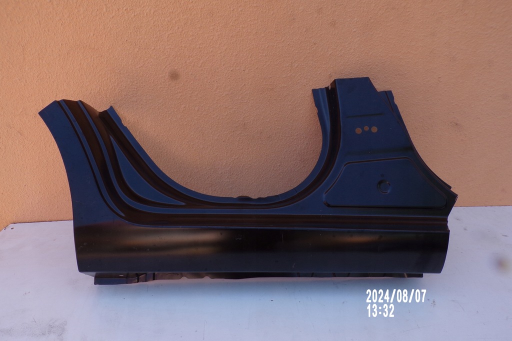 фото №1, Toyota aygo x cross порог правый задняя