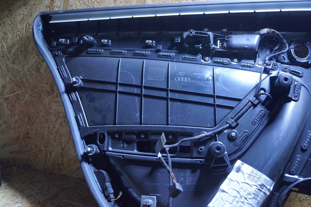 фото №14, Обшивка дверь правый задняя audi a5 s5 8t кожа