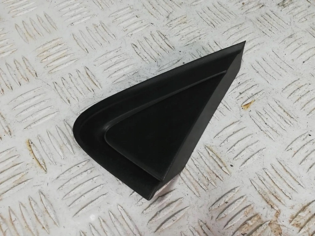 фото №1, Треугольник заглушка крыла правый задняя renault twingo iii